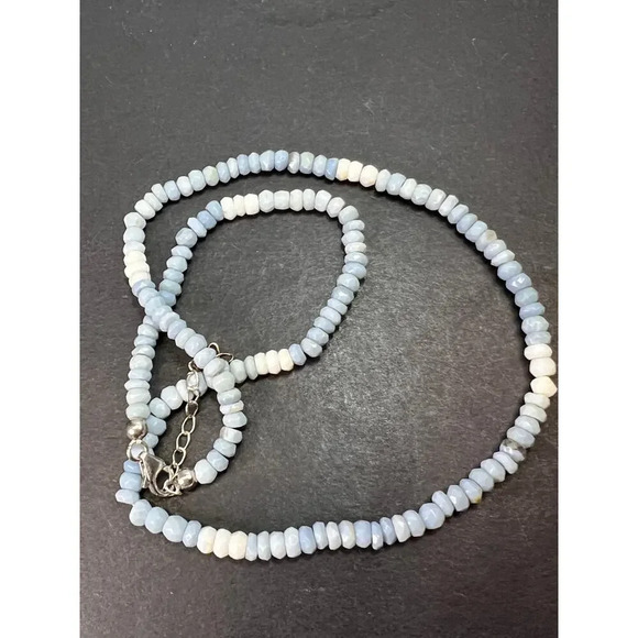 Shaded blue opal necklace with sterling silver clasp - Picture 2 of 11